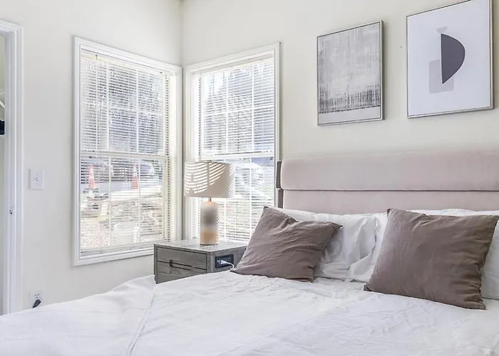 Landing Modern With Amazing Amenities Apartment