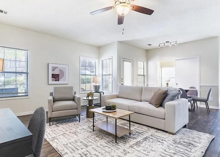 Apartment Landing Modern With Amazing Amenities *